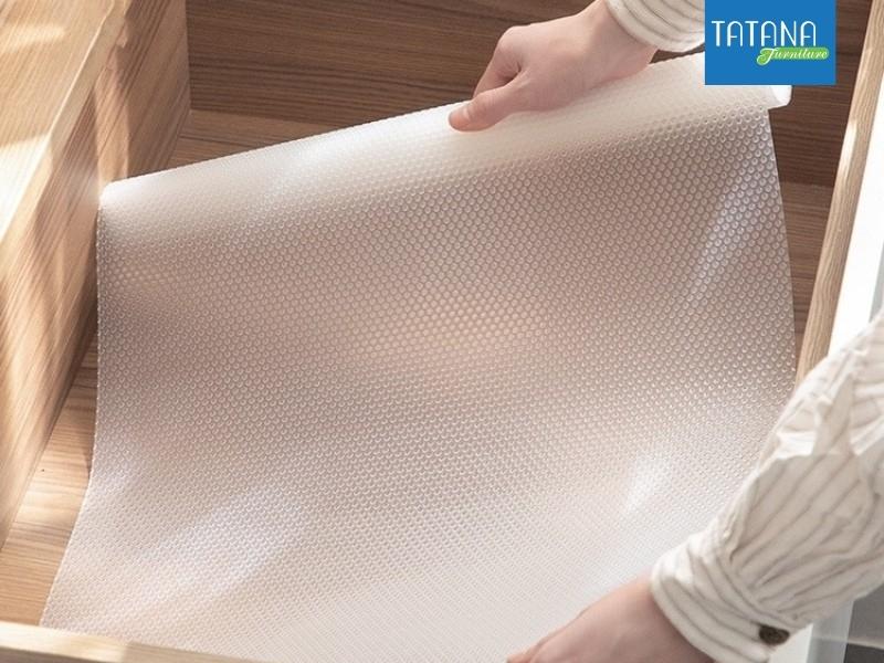 Sử dụng giấy lót chống ẩm tủ quần áo